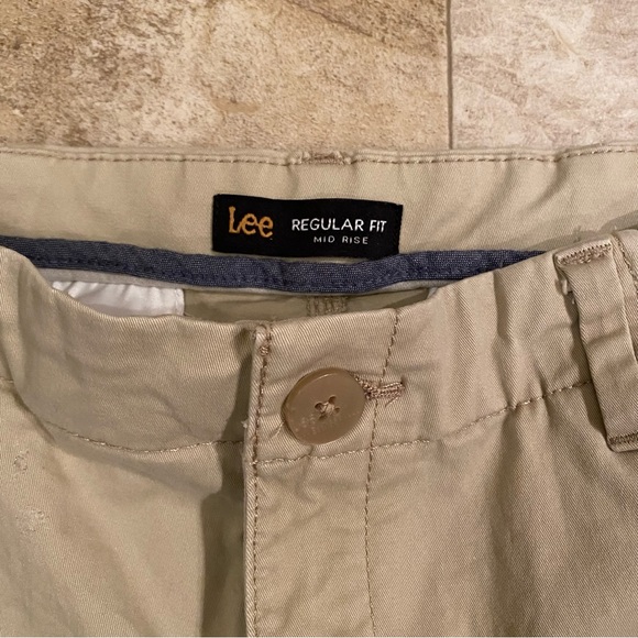 Lee Women's Regular Fit Chino Short - Picture 6 of 9